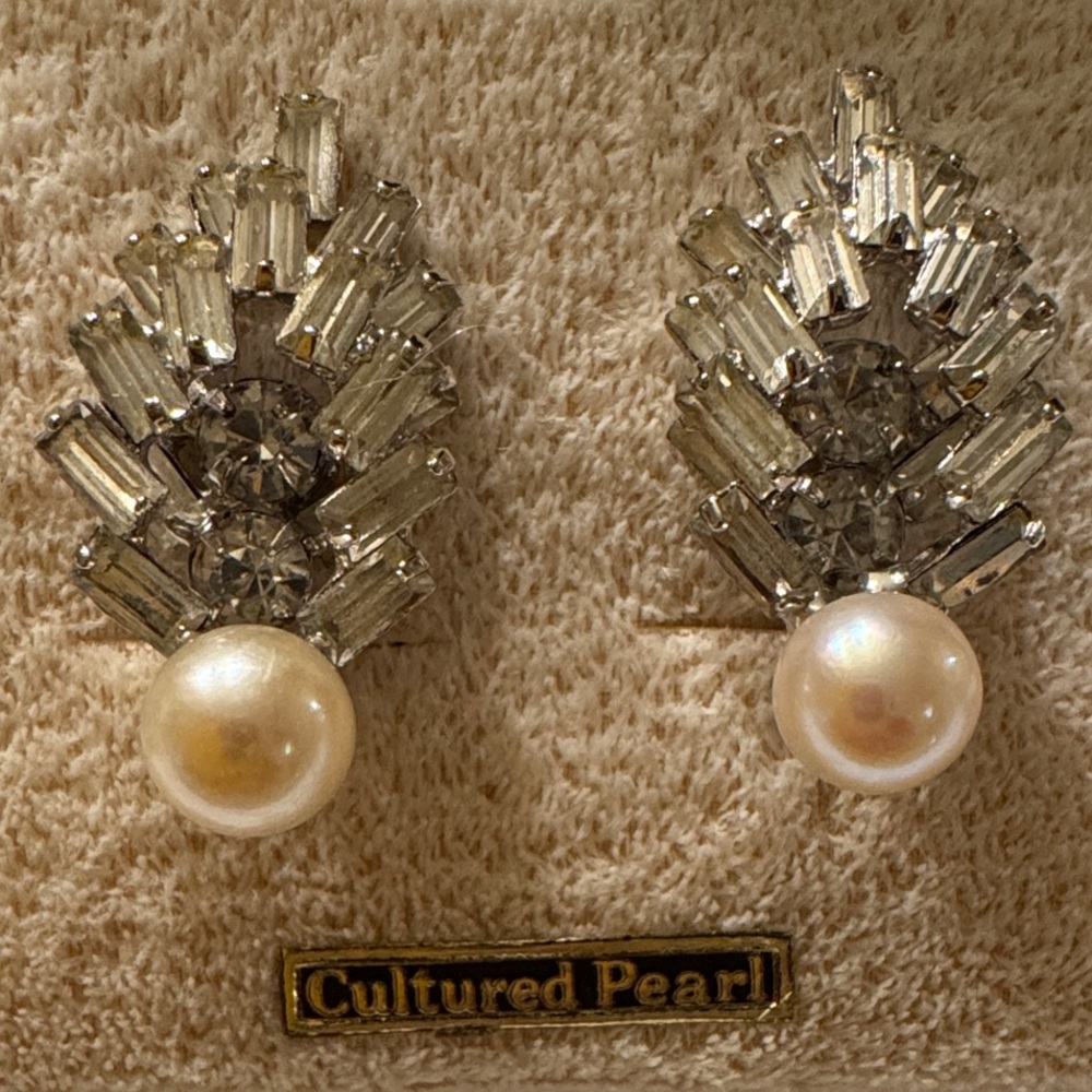 Vintage Cultured Pearl Clip On 80's Earrings